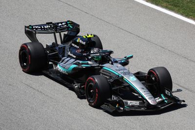 Frederik Vesti sad for første gang bag rattet i Mercedes-bilen til fredagens Formel 1-træning.