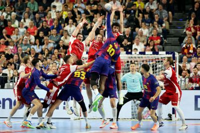 Aalborgs defensiv havde i perioder godt fat i Dika Mem og Barcelona, men det rakte ikke helt i Champions League-semifinalen.
