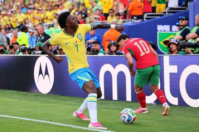 Vinicius Junior udlignede til 1-1 for Brasilien efter en halv time.