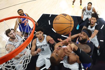 New York Knicks sikrede sig natten til søndag endnu en sejr over San Antonio Spurs i finaleserien i NBA. Med en sejr på 94-90 sikrede holdet sig mesterskabet.