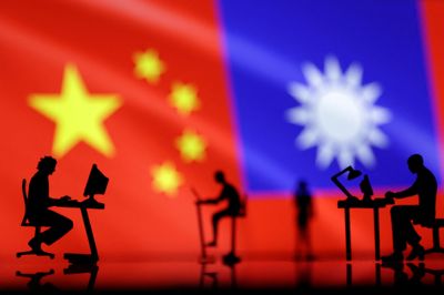Billedet viser flagene for Kina og Taiwan. Ny hjemmeside fra Taiwan er blokeret i Kina, men mange kinesere bruger i forvejen VPN-tjenester til at tilgå forskellige blokerede hjemmesider.