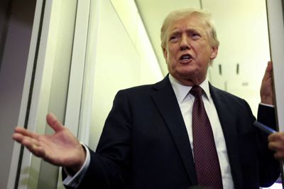 - Aftalen er planlagt til at blive underskrevet i morgen (søndag, red.), og umiddelbart efter er Hormuzstrædet åbent for alle, skrev præsident Donald Trump lørdag på Truth Social.