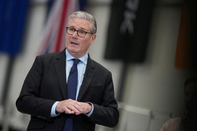 - Denne vellykkede operation er endnu et slag mod Rusland og minder dem, der nærer Putins krig i Ukraine, om, at vi ikke vil lade dem gemme sig, skriver Keir Starmer på det sociale medie X.