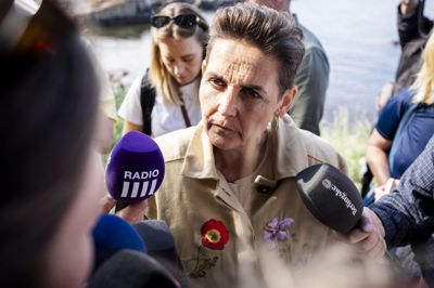 Økonomi og indenrigsminister og formand for SF Pia Olsen Dyhr forsvarede fredag sin ansættelse af særlig rådgiver Thomas Nystrøm.