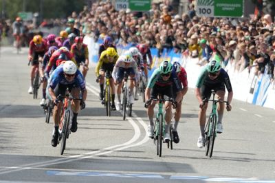 Jasper Philipsen viste sig som den stærkeste, da belgieren søndag vandt den anden udgave af World Tour-løbet Copenhagen Sprint.