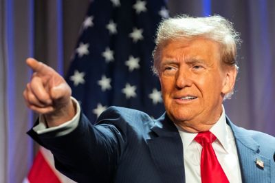 USA's præsident, Donald Trump, har begrundet krigen med, at Iran er ved at udvikle atomvåben. Han vil have Irans atomanlæg demonteret og fjerne landets beholdning af det radioaktive metal uran.