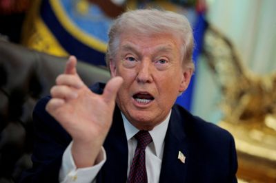 Donald Trump melder søndag, at der er indgået en aftale mellem USA og Iran. Aftalen skal underskrives fredag.