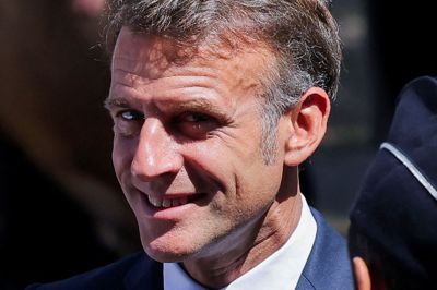 Ifølge Macron er Frankrig og Storbritannien klar til at lede en mission i Hormuzstrædet med støtte fra Holland og Italien for at hjælpe med at genåbne Hormuzstrædet. Danmark er også klar til at bidrage.