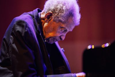 Abdullah Ibrahim spillede sin sidste koncert i marts i Sydafrika. Han gik bort den 15. juni efter kort tids sygdom.