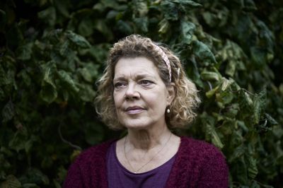 Journalist og forfatter Eva Jørgensen døde i forrige uge af en blodprop. Det skete »uventet og stille«, skriver familien i en dødsannonce i Politiken.