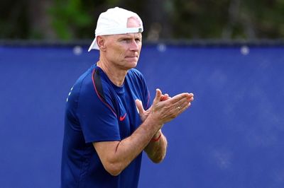 Ståle Solbakken under mandagens træning i Foxborough.