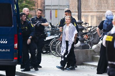 Greta Thunberg blev den 4. september 2024 anholdt i forbindelse med en aktion ved en af KU's bygninger arrangeret af Studerende mod Besættelsen. Den svenske aktivist er tiltalt for aktionen, og sagen skal den 24. juni for retten.