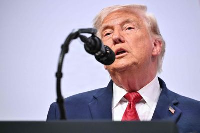 Trump holder pressemøde under G7-topmøde i Frankrig. Her udtaler sig han på ny om Israel og åbner for, at krig med Iran kan genoptages, hvis han ikke er glad for den måde, som tingene udvikler sig på.