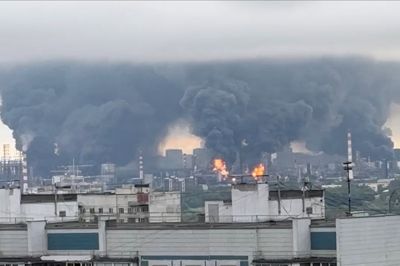 Røg stiger op over Moskva efter ukrainske droneangeb torsdag.