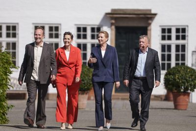 Der var store smil og mange dyre løfter, da partilederne Mette Frederiksen (S), Pia Olsen Dyhr (SF), Lars Løkke Rasmussen (M) og Martin Lidegaard (R) præsenterer regeringsgrundlaget den 2. juni. Det kan dog blive markant sværere at indfri dem, hvis ikke Mette Frederiksen med hjælp fra andre EU-lande får skåret Cyperns forslag til EU-budget ned.