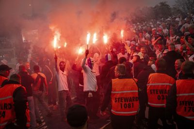 Ifølge kendelsen fra Fodboldens Disciplinærinstans blev der affyret minimum 187 styk pyroteknik og minimum 10 tilskuere løb ind på banen.