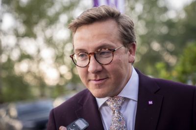 Bergur Løkke Rasmussen er gennem sit konsulentfirma blevet hyret af en britisk forsvarsvirksomhed, der forsøger at vinde en milliardstort fregatordre i Danmark.