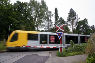 Togdriften er indtil videre indstillet til mandag på linjer, der blandt andet dækker byerne Hundested, Hillerød og Nærum. Det er dog ikke sikkert, at den genoptages mandag.
