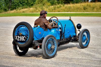 Den 26. juni om formiddagen er der Bugatti-træf på Hjerl Hede.