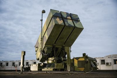 Et af Danmarks jordbaserede luftforsvarssystemer, NASAMS-systemet, ses her demonstreret på Flyvestation Skalstrup i december 2025.