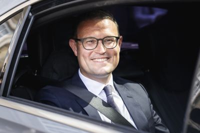 Christian Rabjerg Madsen (S) blev i starten af juni udnævnt til minister for natur og dyrevelfærd, og han har nu ansvaret for den grønne trepart. Fredag har han landet sin første aftale.