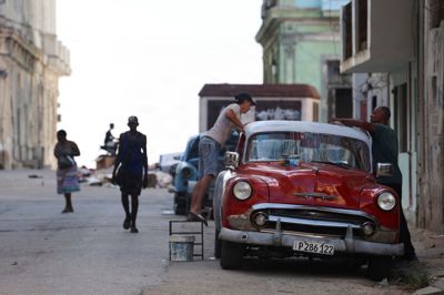Amerikanske sanktioner har ramt den cubanske økonomi hårdt. Cuba vil gennemføre økonomiske reformer, men Trumps administration er ikke tilfreds.