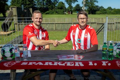 Anfører og formand for seniorudvalget Daniel Brøns (tv) får fornøjelsen af Kristian »Krudt« Kjær (th) som træner i Sparkær IF, når Poul Vistisen stopper ved årets udgang.