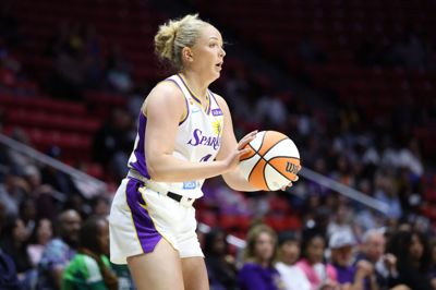 Laura Ziegler scorede fire point i sin debut for Los Angeles Sparks.