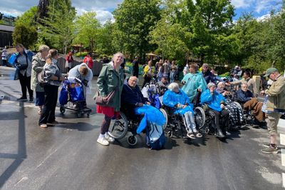 Der blev sørget godt for beboerne med regnslag og tæpper.