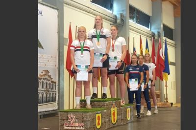 Melanie Koch Sørensen (tv) fra Mønsted sikrede sig en flot andenplads til EM i MTB-orientering i portugisiske Almeida.