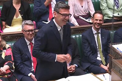 Andy Burnham er mandag eftermiddag taget i ed som nyt medlem af Underhuset.