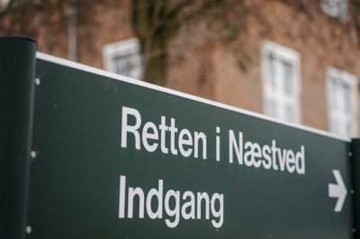Retten i Næstved har mandag dømt fire mænd for at forsøge at røve en ældre mandlig møntsamler i Næsby Strand.