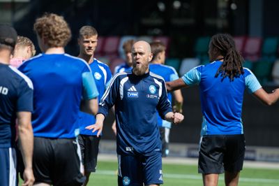 Morten Dahm Kjærgaard var på træningsbanen for første gang. Her er det med Pedro Ganchas i baggrunden.