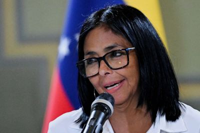 Delcy Rodriguez er fungerende præsident i Venezuela. Efter at USA i januar Nicolás Maduro til fange har hun som landets leder imødekommet en række amerikanske krav, der har forbedret forholdet mellem de to lande.