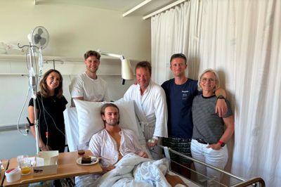 Frederik Carstensen havde hele sin familie med i Norge, da han tidligere på måneden skulle igennem sin nyretransplantation. Fra venstre er det hans norske kæreste Andrea, storebror - og nybagt dansk mester med AGF - Rasmus, far Flemming, storebror Jeppe og mor Else.