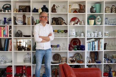 Jens Storgaard, indehaver af Stari Antik i Henryhus på Søndertorv havde som ung ingen planer om at komme til at leve af at sælge design og antikviteter. - Men havde man spurgt mine forældre dengang, kan det da godt være, at de havde sagt; Jamen det skal han da bare. Jeg tænker, at forældre måske godt kan se noget, som man ikke selv ser som ung. Omvendt så ved jeg, at min far var lidt bekymret over, om man kunne leve af det, siger Jens Storgaard<i>.</i>