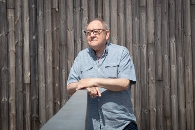 Jørn Hede fylder 80 år på torsdag. Han bor i Byhaven i Alderslyst - nøjagtig på det sted, hvor der tidligere lå en Føtex. Den kokkeuddannede Jørn Hede var cafeterialeder i varehuset, da det i sin tid åbnede.