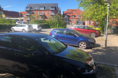 Politikerne drøftede sagen om parkeringspladserne så længe, at der var masser af ledige pladser i Sallings Gård, da byrådsmødet var slut