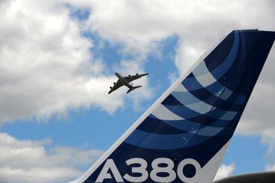 Der er blevet fundet revner i vingerne på 16 fly af typen Airbus A380.