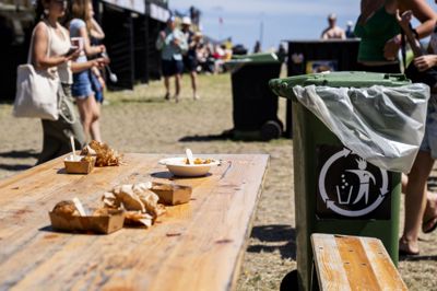 Roskilde Festival 2026 har opnået miljømærket Svanemærket, der sætter krav til blandt andet affaldssortering, økologi og genopbyggelse af biodiversitet.
