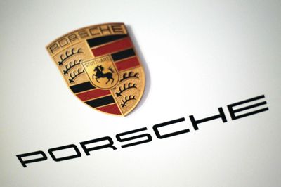 Fire biler af mærket Porsche til en værdi af 2,2 millioner kroner blev i efteråret stjålet. Onsdag har en 31-årig mand tilstået, at han var med til tyverierne.