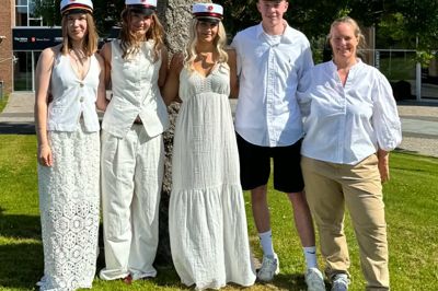 De nyslåede studenter: Laura Grønkjær Ramløv, Emma Grønkjær Ramløv, Anna Søndergaard Holm og David Sixhøj Jensen