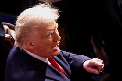 USA's præsident, Donald Trump, har gjort lov om vælger-id til en mærkesag. Derfor vil han ikke underskrive boligpakke, som ellers har opbakning fra begge partier.