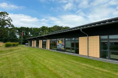 Ikast-Brande Ungdomscenter opfordrer til genforening, når det senere på året er tid til jubilæumsfejring.