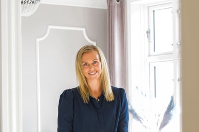 44-årige Mariann Vinding Kristensen bor i Lind med sine to børn. Hun er uddannet cand. merc. marketing og tiltræder 1. august i stillingen som manager for Herning Cityforening.