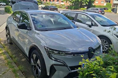 Delebilklubben har investeret i en Renault Megane. Der er endnu en elbil på vej efter sommer. Silkborg Delebilklub er en af landets ældste delebilordninger.