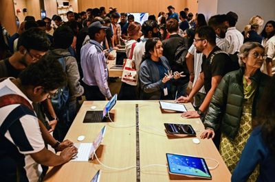 Det bliver dyrere fremover at købe iPads og MacBook-computere. Apple sender nemlig regningen for dyrere mikrochips videre til forbrugerne.