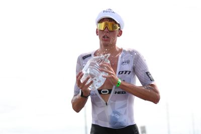 Magnus Ditlev og de øvrige triatleter får i den grad brug for at køle sig ned i Frankfurt, hvor der forventes temperaturer op mod 40 grader.