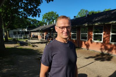 Jakob Stocholm er far til en søn i 5. klasse på inklusionscentret på Skægkærskolen. Han oplever, at hans søn har været igennem en positiv udvikling. Han frygter, at det kan blive sat over styr, når der bliver skåret i ressourcerne til inklusionscentret.
