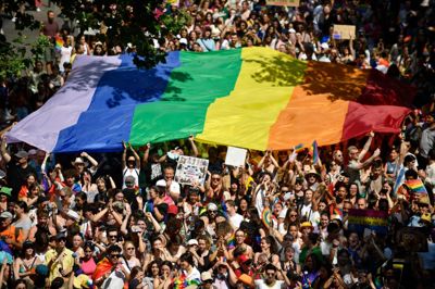 Et prideoptog i Paris er blevet aflyst grundet bekymringer som følge af en hedebølge. Begivenheden afholdes årligt. Billedet er fra 2023.